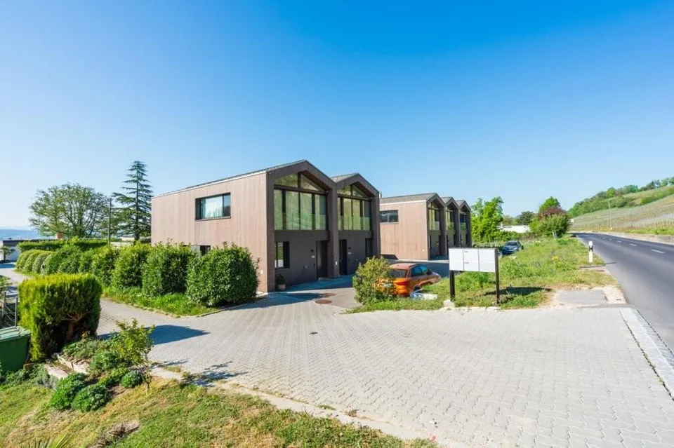 Votre nouvelle maison de rêve avec jardin au bord du lac de Morat !