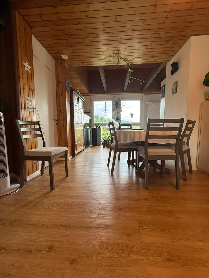 Grosszügige 5.5-Zimmer-Wohnung an ruhiger Lage in Niederteufen