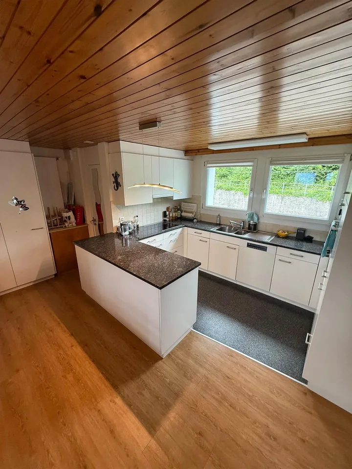 Grosszügige 5.5-Zimmer-Wohnung an ruhiger Lage in Niederteufen