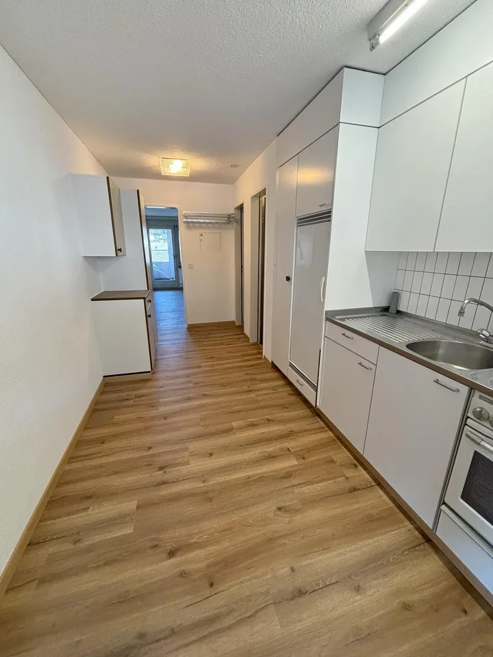3 Pièces Appartement Ancien à Flims, Idéal comme Colocation ou Appartement Personnel