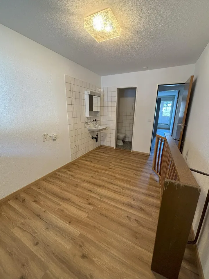 3 Pièces Appartement Ancien à Flims, Idéal comme Colocation ou Appartement Personnel