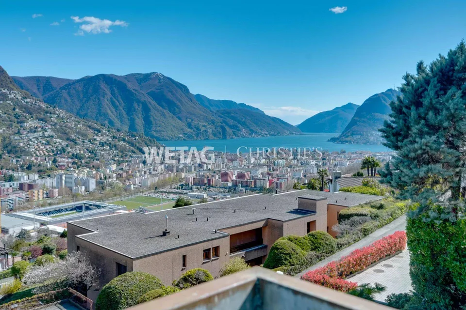 Elegante Penthouse-Wohnung in Lugano-Porza mit privatem Garten & Bl...
