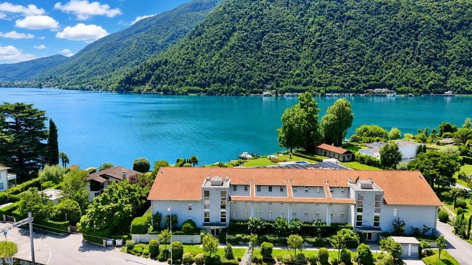 Raffinato Appartamento con Magnifica Vista sul Lago di Lugano