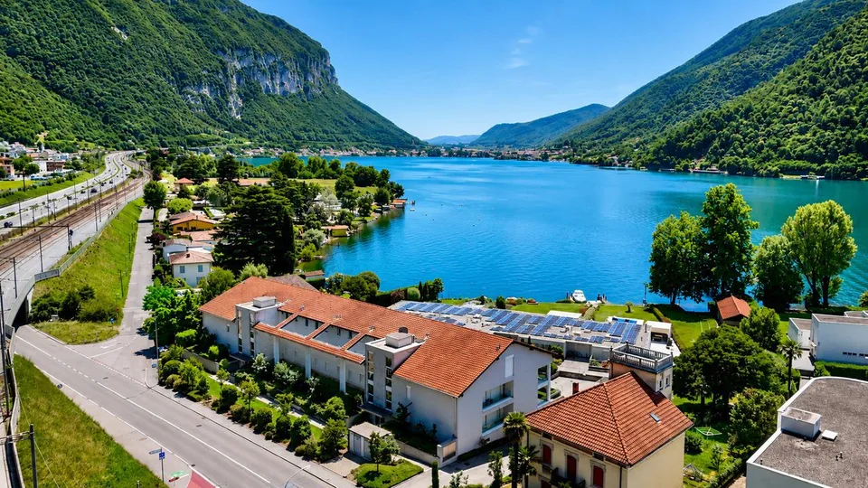 Raffinato Appartamento con Magnifica Vista sul Lago di Lugano