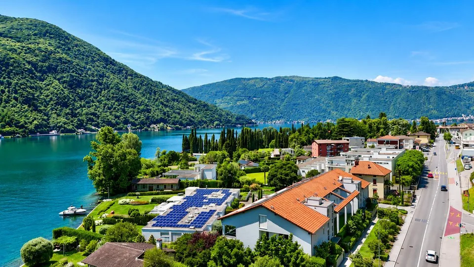 Raffinato Appartamento con Magnifica Vista sul Lago di Lugano
