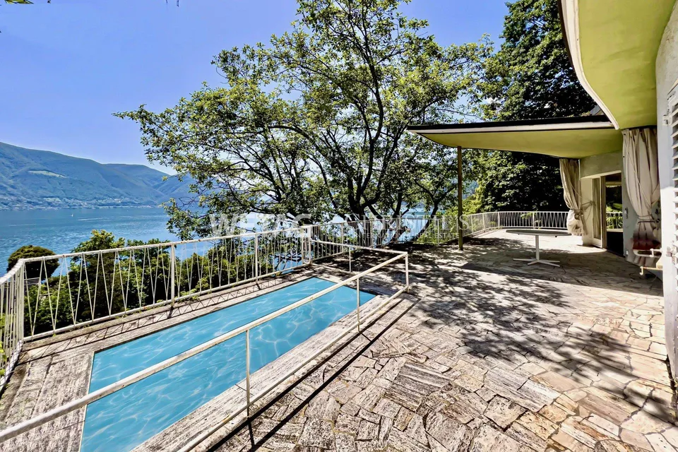 Villa da ristrutturare in posizione spettacolare con vista panoramica sul lago ad Ascona in vendita