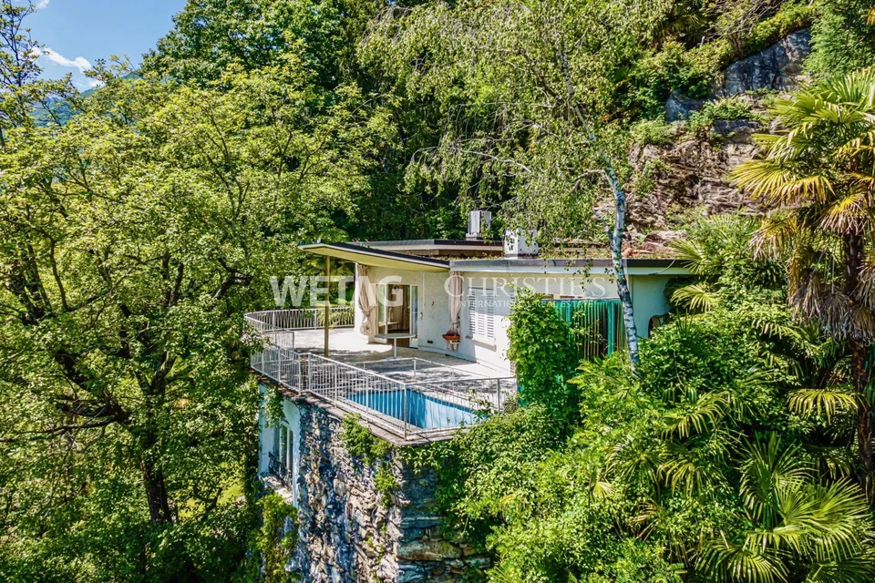Villa da ristrutturare in posizione spettacolare con vista panoramica sul lago ad Ascona in vendita