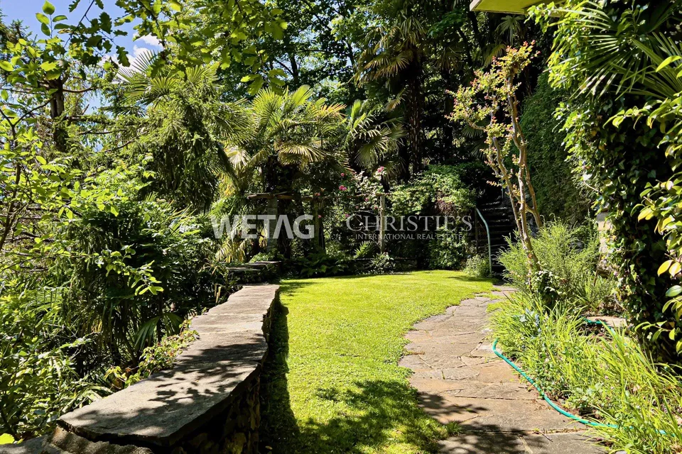 Villa da ristrutturare in posizione spettacolare con vista panoramica sul lago ad Ascona in vendita – foto 11 di 13