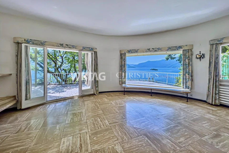 Villa da ristrutturare in posizione spettacolare con vista panoramica sul lago ad Ascona in vendita