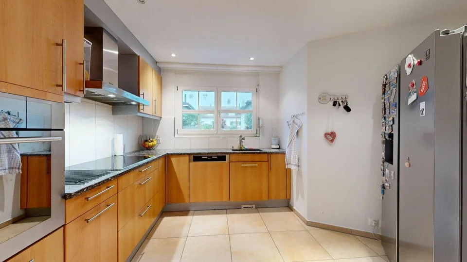 modernes Einfamilienhaus mit zwei Einstellhallenplätzen