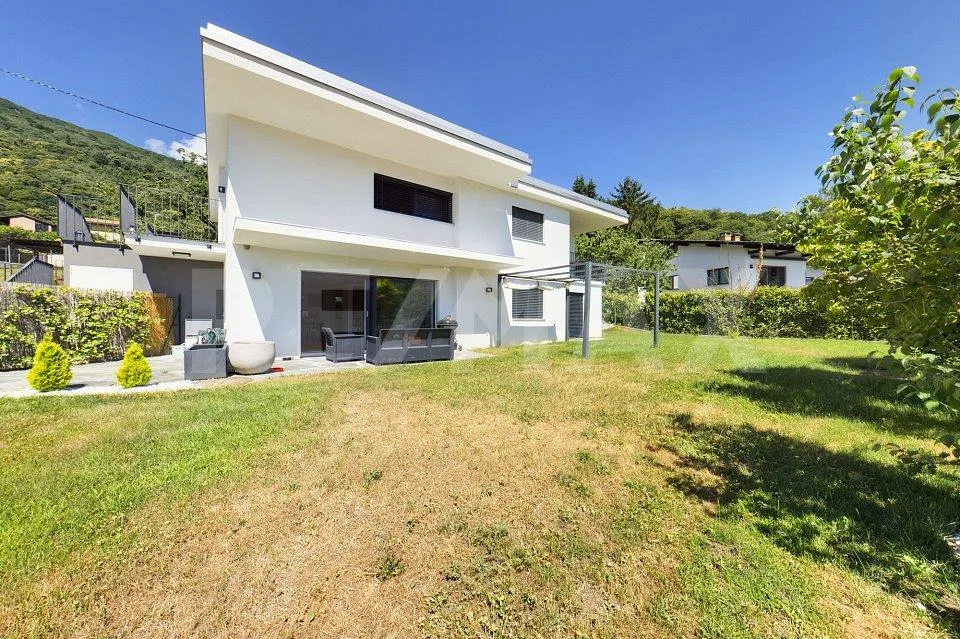 Bellissima casa bifamiliare con ampio giardino  Anche come residenza secondaria