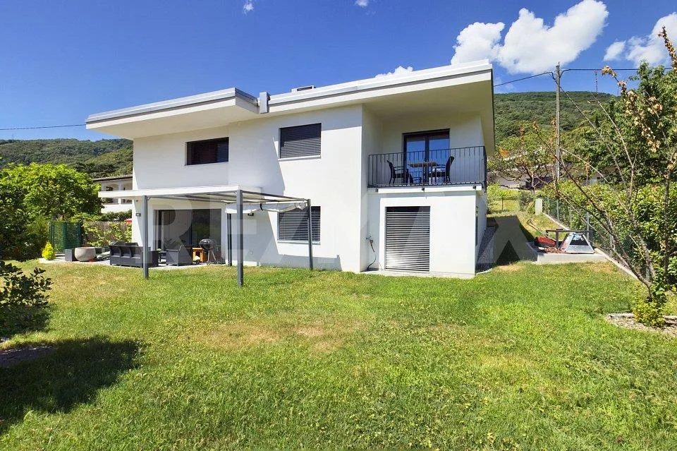 Bellissima casa bifamiliare con ampio giardino – Anche come residen...
