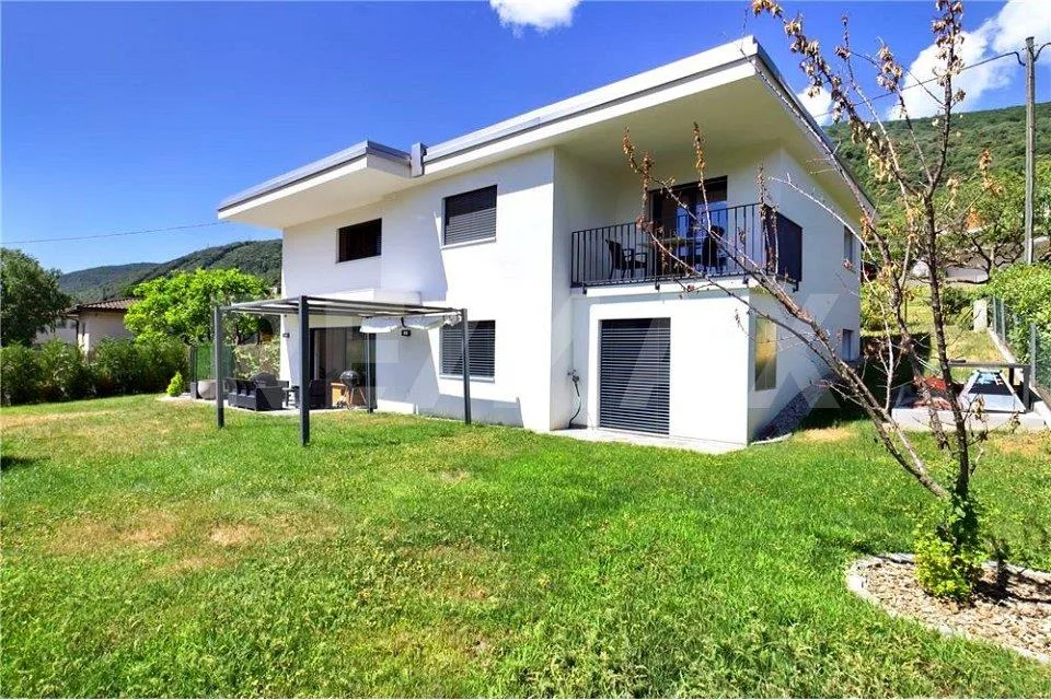 Bellissima casa bifamiliare con ampio giardino  Anche come residenza secondaria