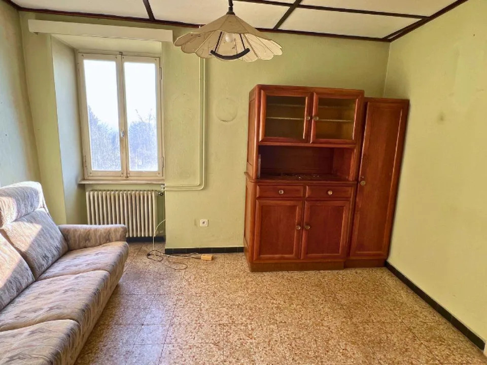 House in the core to be renovated in a quiet area