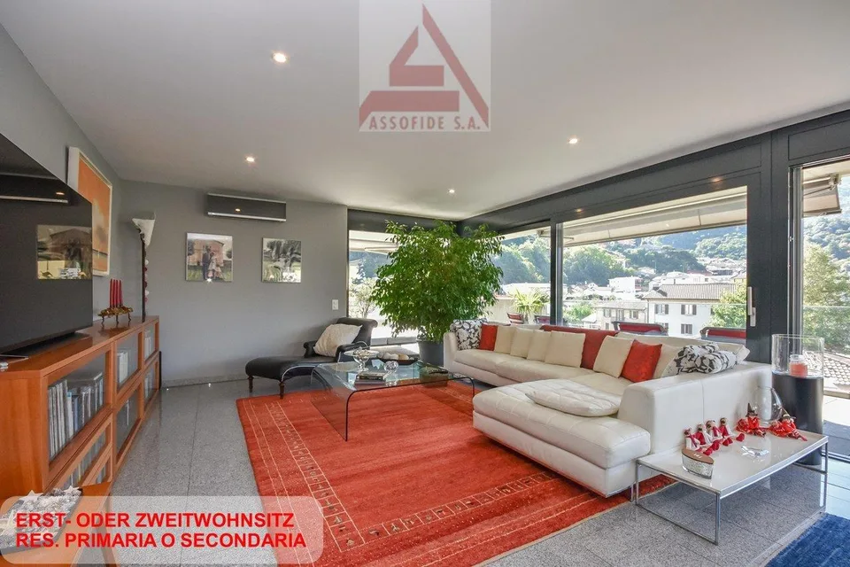 Hochwertige Attika mit Aussicht / Attico con finiture di qualità