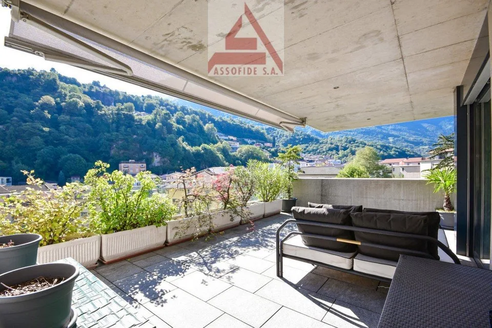 Hochwertige Attika mit Aussicht / Attico con finiture di qualità