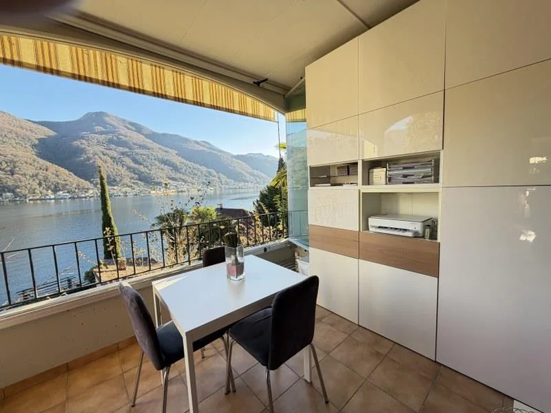 Appartement élégant et confortable de 2,5 pièces, directement sur le front de lac