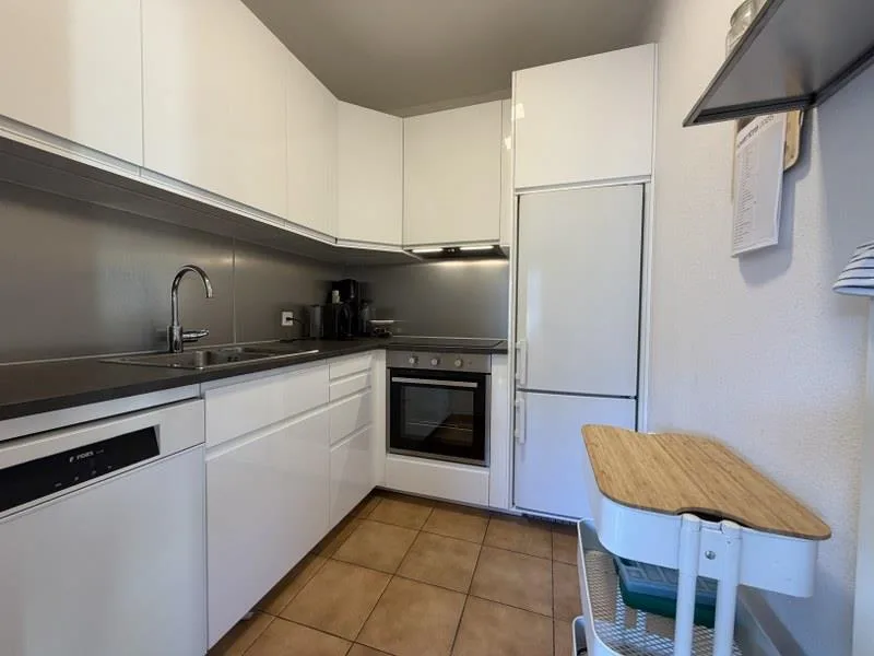 Appartement élégant et confortable de 2,5 pièces, directement sur le front de lac