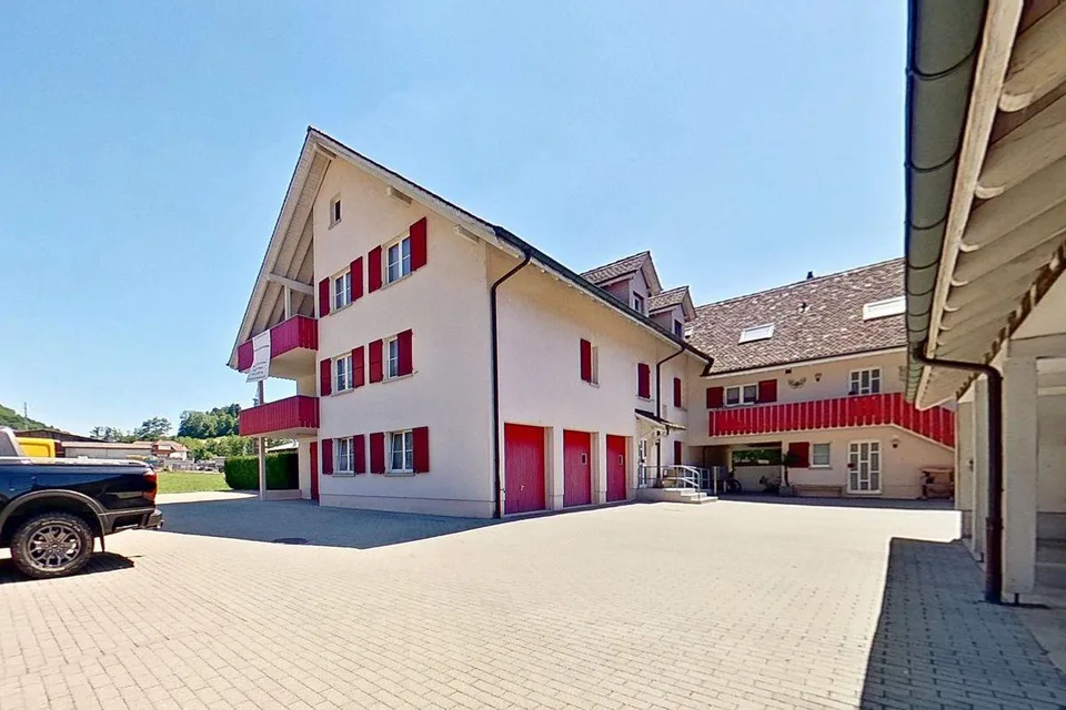 Am Bach mit grossem Gartenanteil