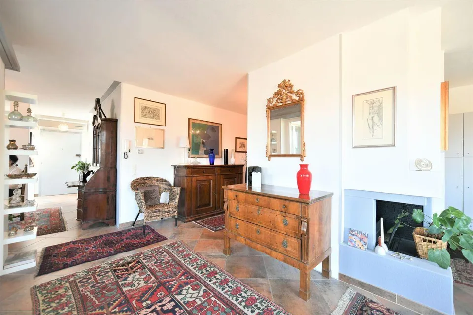 Magnifico attico con vista lago | Wunderschönes Attikawohnung mit S...