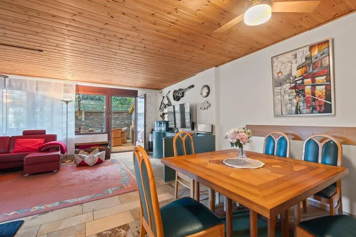 AFFASCINANTE CASA INDIPENDENTE AD ANGOLO DI 7,5 LOCALI CON STUDIO VERSATILE