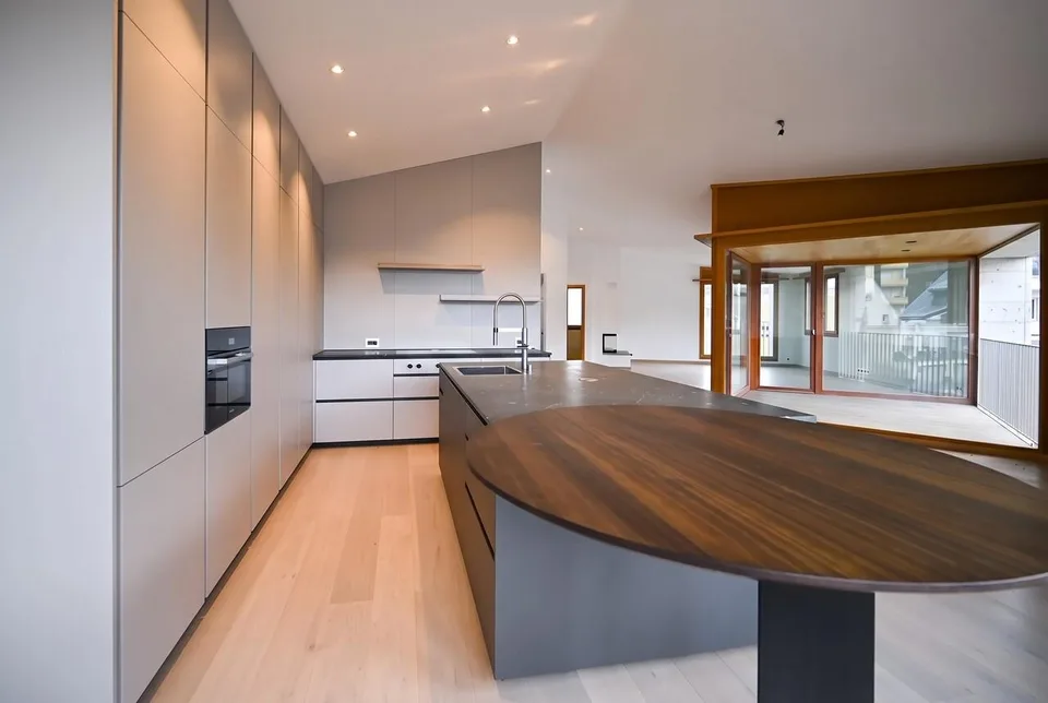 Residenze secondarie eleganti nell'architettura scultorea Chalavus