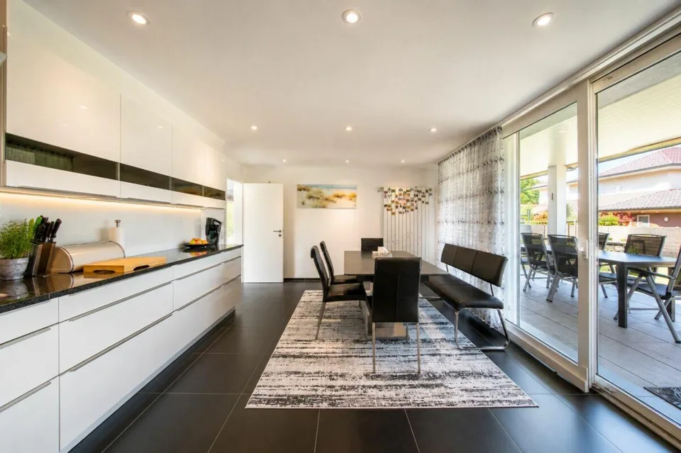 Luxuriöses Wohnen direkt am Rhein - exklusives 6.5-Zimmer-Einfamilienhaus mit traumhafter Aussicht – Foto 10 von 36