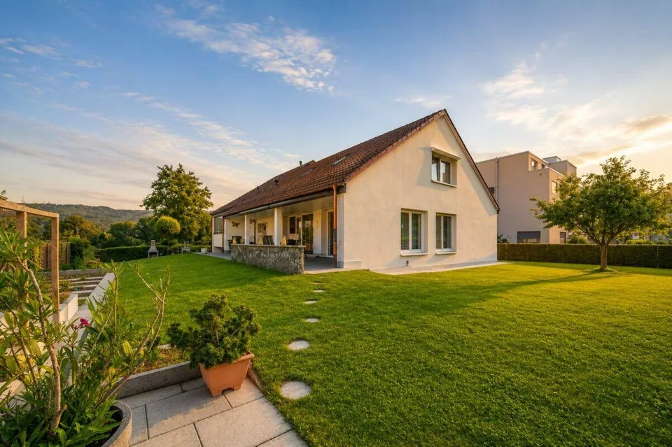 Habitation luxueuse directement sur le Rhin - maison de famille exclusive de 6,5 pièces avec une vue de rêve