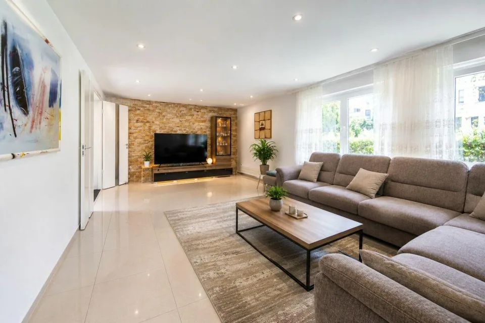 Habitation luxueuse directement sur le Rhin - maison de famille exclusive de 6,5 pièces avec une vue de rêve