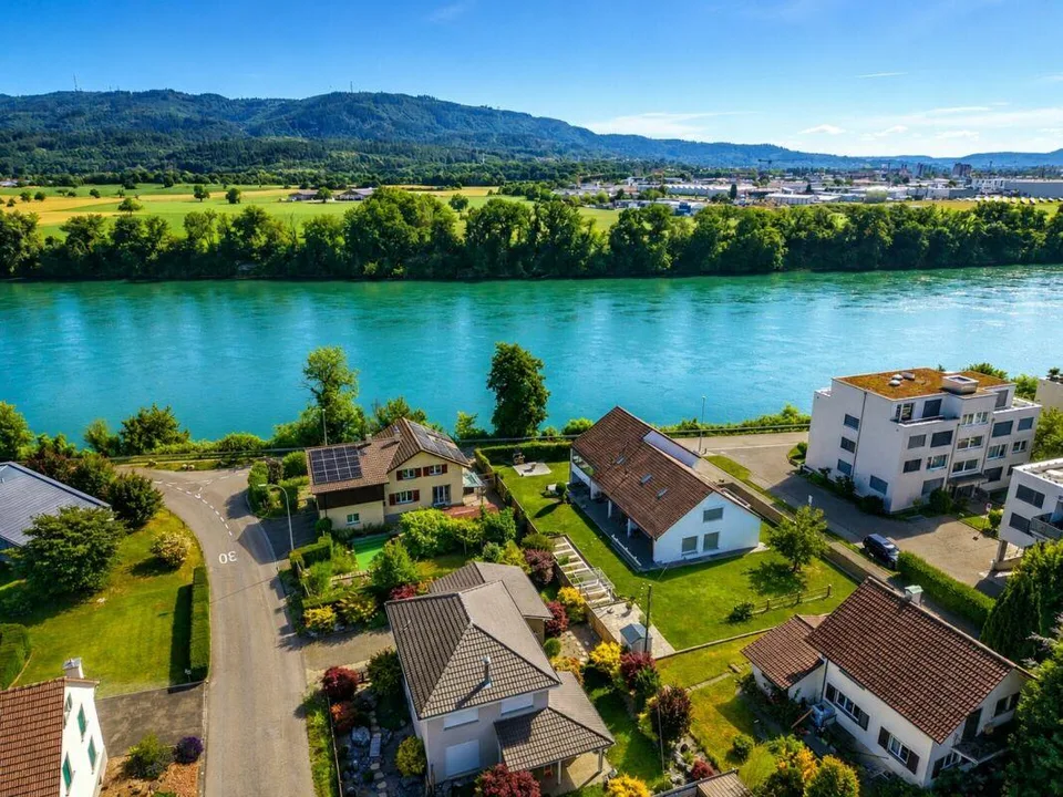 Luxuriöses Wohnen direkt am Rhein - exklusives 6.5-Zimmer-Einfamilienhaus mit traumhafter Aussicht – Foto 26 von 36