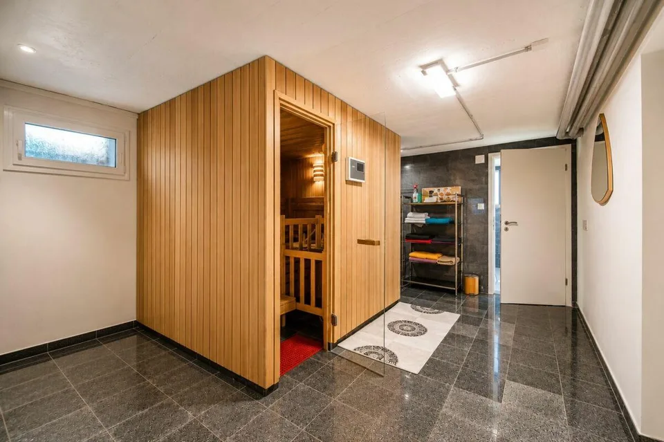 Luxuriöses Wohnen direkt am Rhein - exklusives 6.5-Zimmer-Einfamilienhaus mit traumhafter Aussicht – Foto 17 von 36