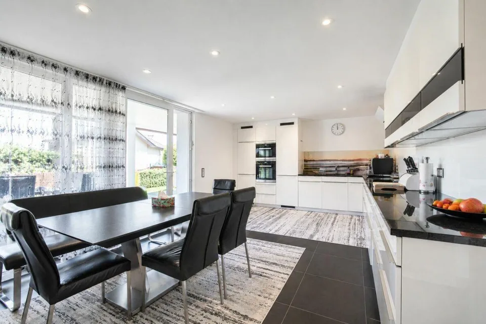 Luxuriöses Wohnen direkt am Rhein - exklusives 6.5-Zimmer-Einfamilienhaus mit traumhafter Aussicht – Foto 9 von 36
