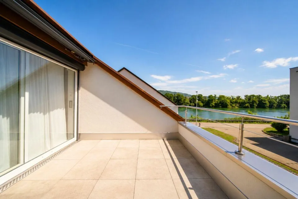 Luxuriöses Wohnen direkt am Rhein - exklusives 6.5-Zimmer-Einfamilienhaus mit traumhafter Aussicht – Foto 18 von 36