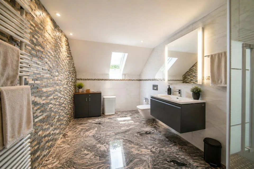 Luxuriöses Wohnen direkt am Rhein - exklusives 6.5-Zimmer-Einfamilienhaus mit traumhafter Aussicht – Foto 16 von 36