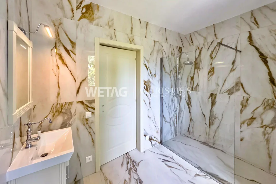 Villa elegante, completamente ristrutturata a Lugano con idromassaggio sulla terrazza sul tetto in vendita – foto 9 di 10