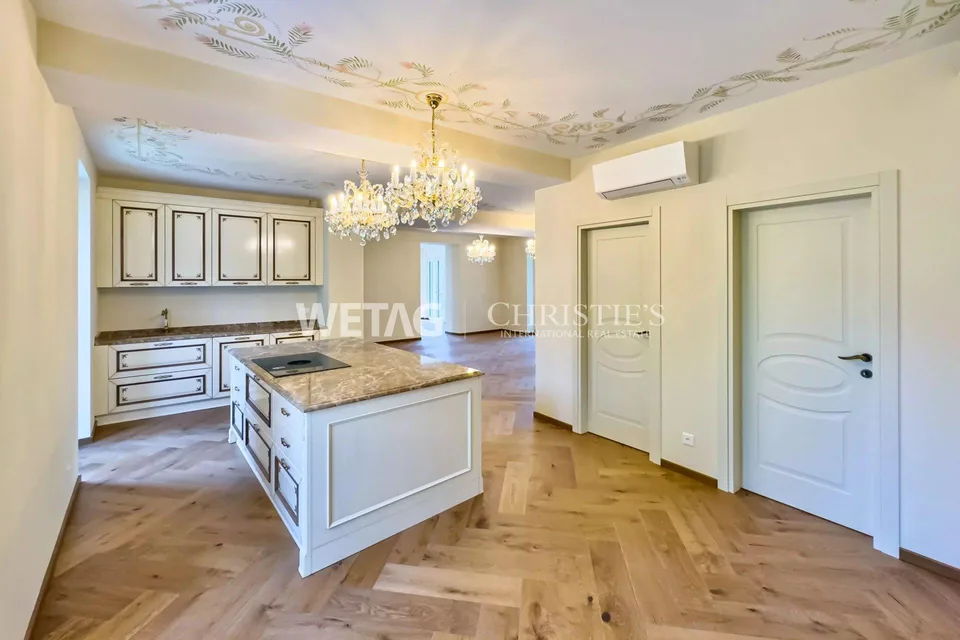 Elegante, komplett renovierte Villa in Lugano mit Whirlpool auf der...