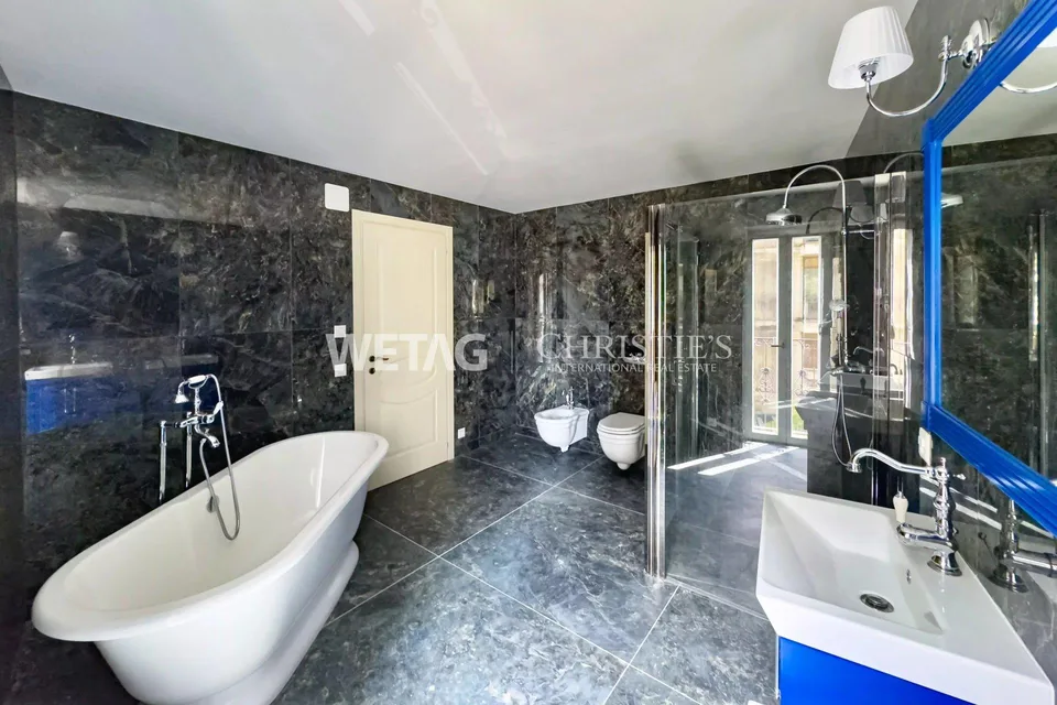 Villa elegante, completamente ristrutturata a Lugano con idromassaggio sulla terrazza sul tetto in vendita – foto 7 di 10