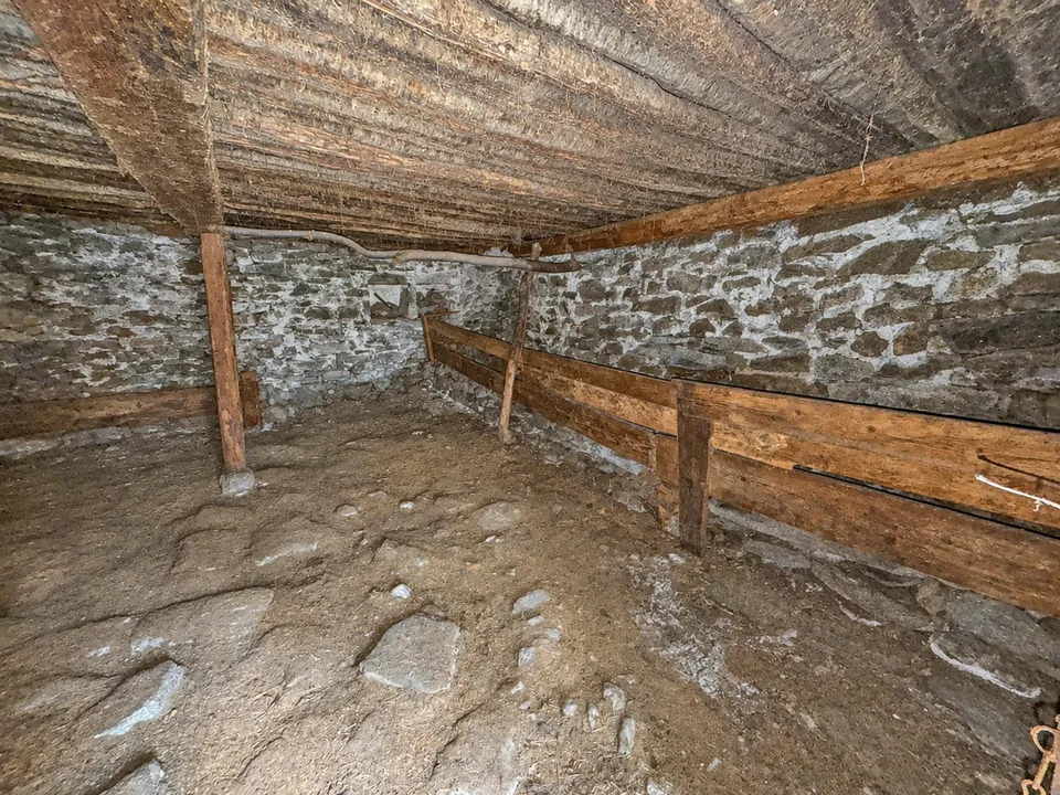 Val Bavona - Loc. Roseto - Rustico zum Renovieren mit bauland
