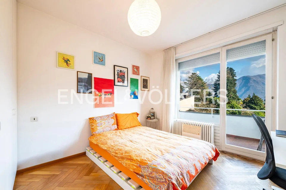 Freistehende Villa mit Bauland – Foto 7 von 12