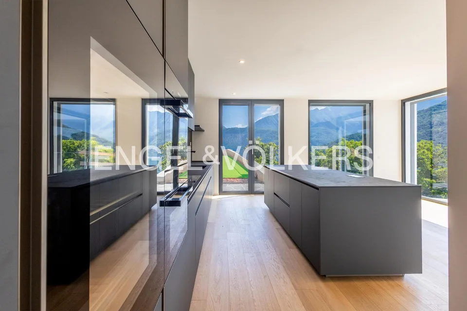 VILLA DI PRESTIGIO CON SPLENDIDA VISTA LAGO – Foto 8 von 26