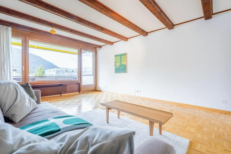Charmante 2.5-Zimmer-Dachgeschosswohnung im Bündaquartier