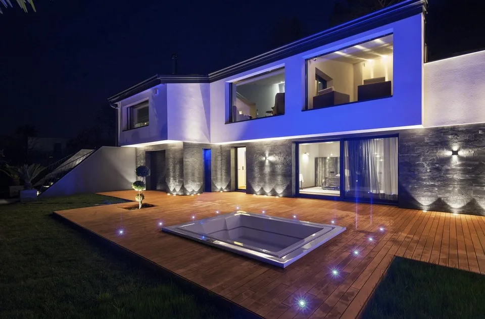 Moderna Villa di Lusso con Vista Lago di Lugano, Piscina e Posto Barca