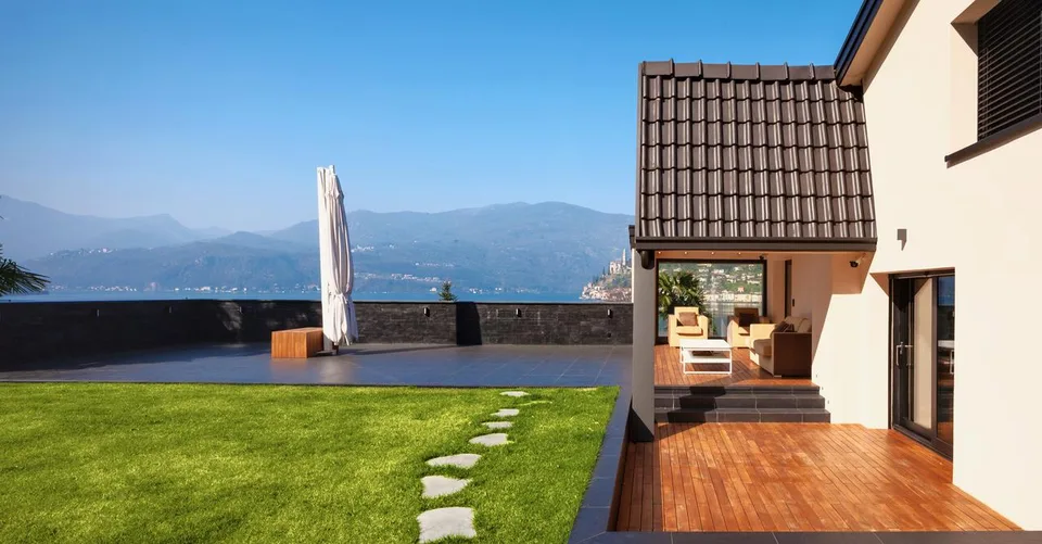 Moderna Villa di Lusso con Vista Lago di Lugano, Piscina e Posto Barca
