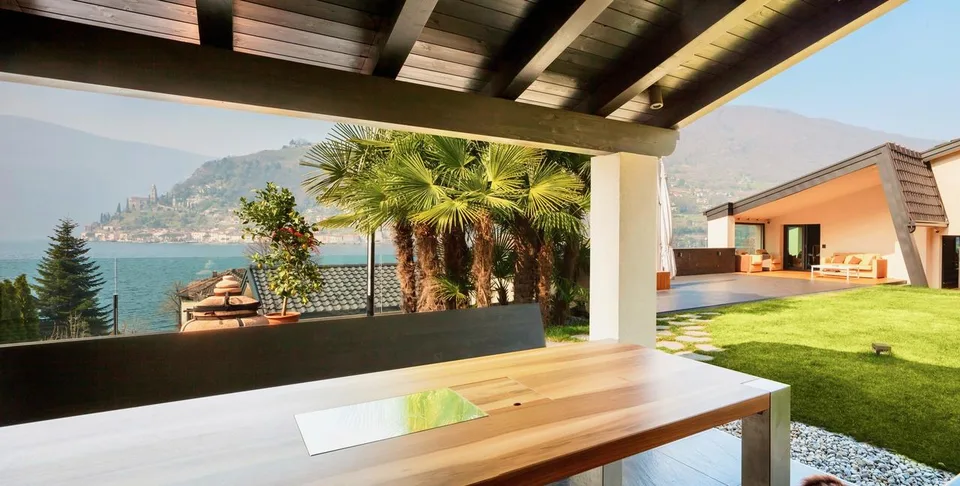 Moderna Villa di Lusso con Vista Lago di Lugano, Piscina e Posto Barca