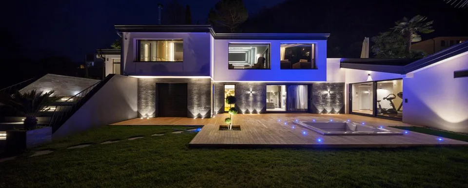Moderna Villa di Lusso con Vista Lago di Lugano, Piscina e Posto Barca