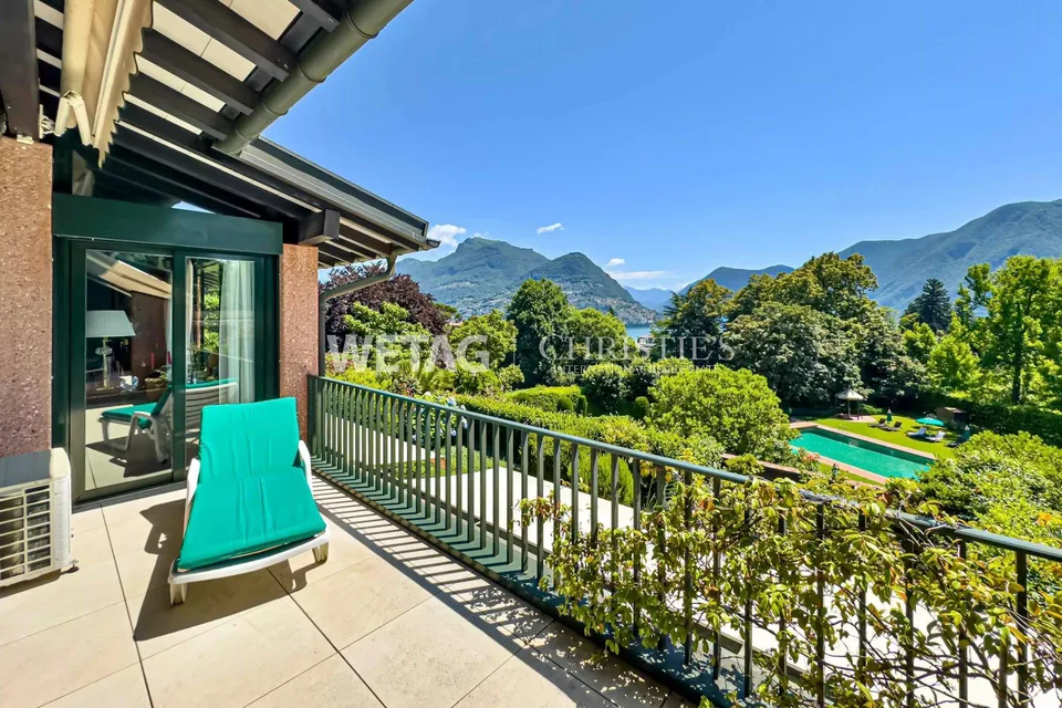 Lugano-Gentilino : appartement élégant au dernier étage avec vue sur le lac, rénové dans l'état brut et à vendre dans un environnement verdoyant – photo 6 sur 13