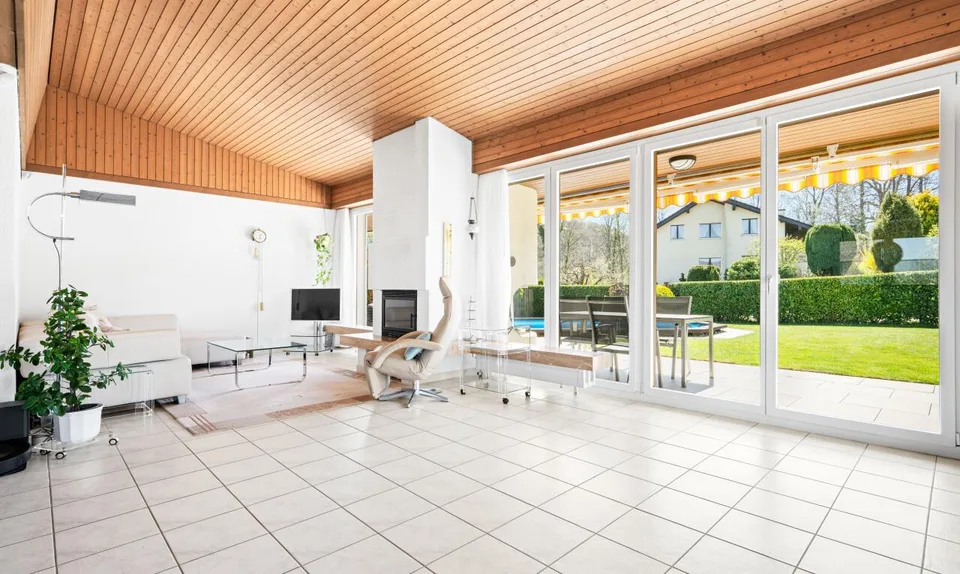 5.5 Zi. Familienparadies mit Pool, grossem Garten und Privatsphäre