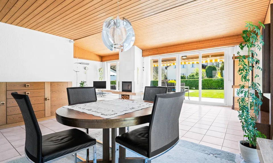 5.5 Zi. Familienparadies mit Pool, grossem Garten und Privatsphäre