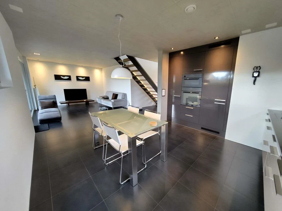 Casa unifamiliare moderna in un quartiere familiare