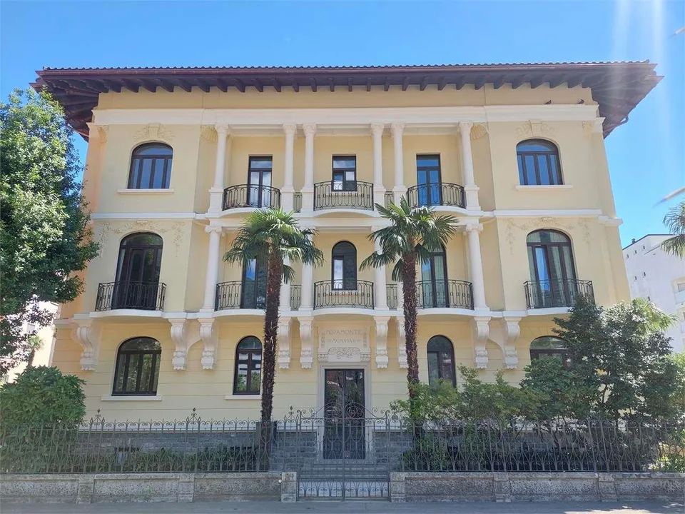 Rif.2302B_App 5.5 loc. in palazzina di inizio '900
